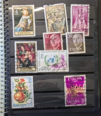 Un mosaico de la España de los 60 y 70. Este variado lote incluye desde el obligatorio sello fiscal del "Plan Sur de Valencia" hasta bellas reproducciones de arte clásico, pasando por la serie básica de Franco y emisiones europeístas. Historia, arte y naturaleza en una sola página.